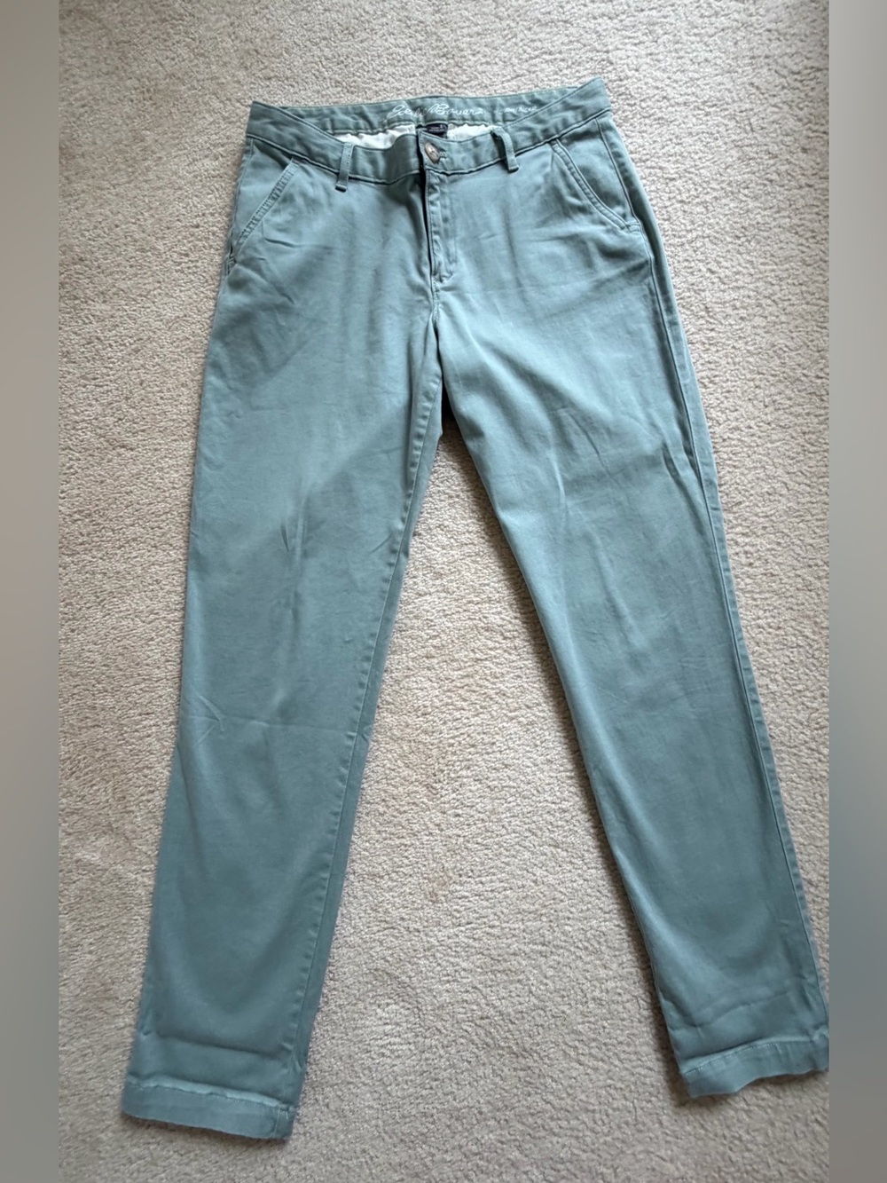 Women’s Eddie Bauer boyfriend chino tapered pants. Size 6.